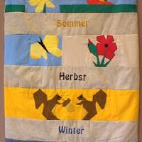 Dieser Quilt wurde von den drei Schülerinnen des Berufschulzentrums Stockach, Stefanie, Romana und Phetcharat, als Projektprüfung genäht